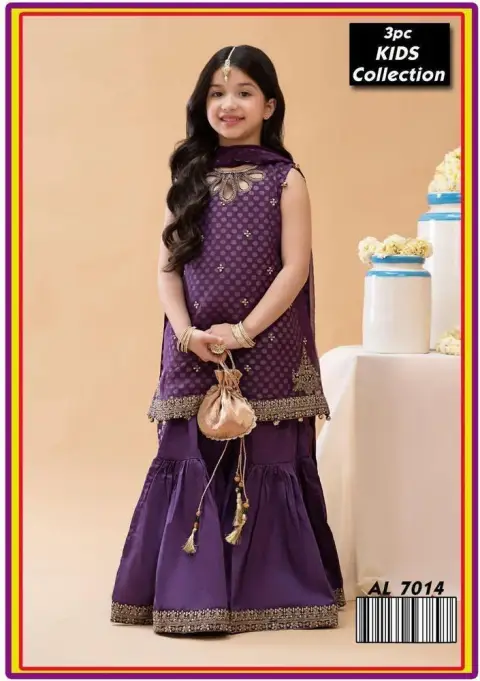 unstiched Girls Lawn Embroiderd Suit, 3Ps