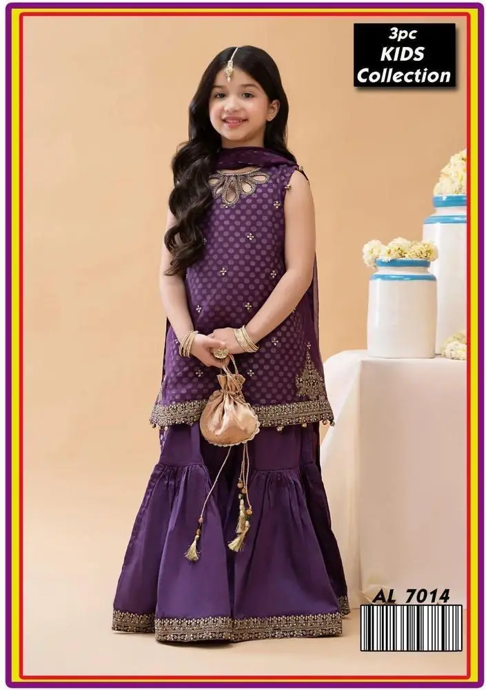 unstiched Girls Lawn Embroiderd Suit, 3Ps